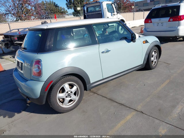 2011 MINI COOPER WMWSU3C54BT096980 Photo 3