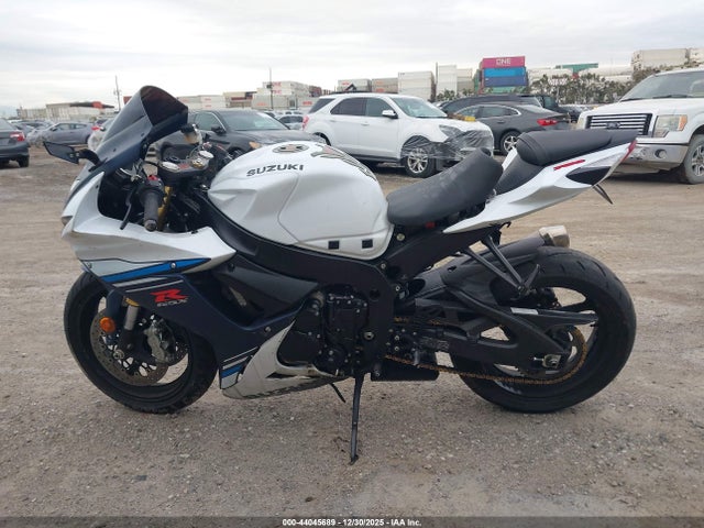 Suzuki GSX-R750 2023 JS1GR7MA7P7101547 Image 13