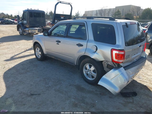 2011 FORD ESCAPE 1FMCU0D70BKA96885 Photo 2