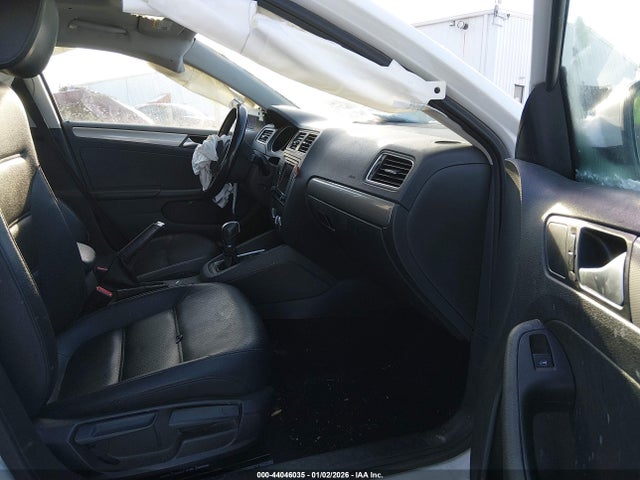 2017 VOLKSWAGEN JETTA 3VWDB7AJ5HM413727 Photo 4