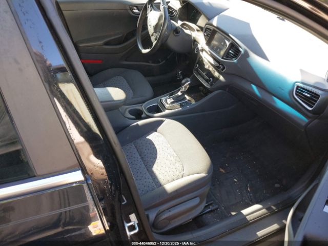 2017 HYUNDAI IONIQ HYBRID KMHC75LC9HU028715 Photo 4