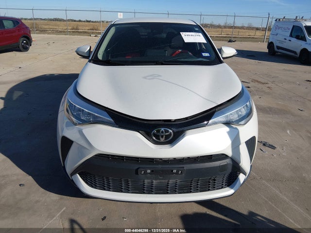 NMTKHMBX5MR134586 Toyota C-HR LE