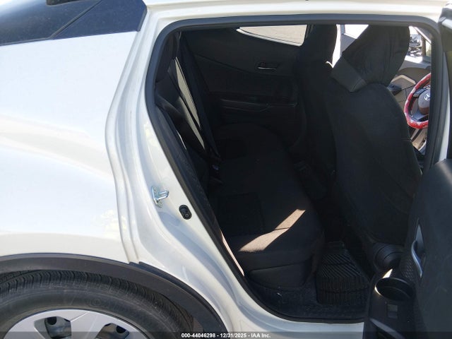 NMTKHMBX5MR134586 Toyota C-HR LE