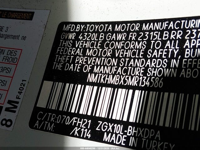 NMTKHMBX5MR134586 Toyota C-HR LE