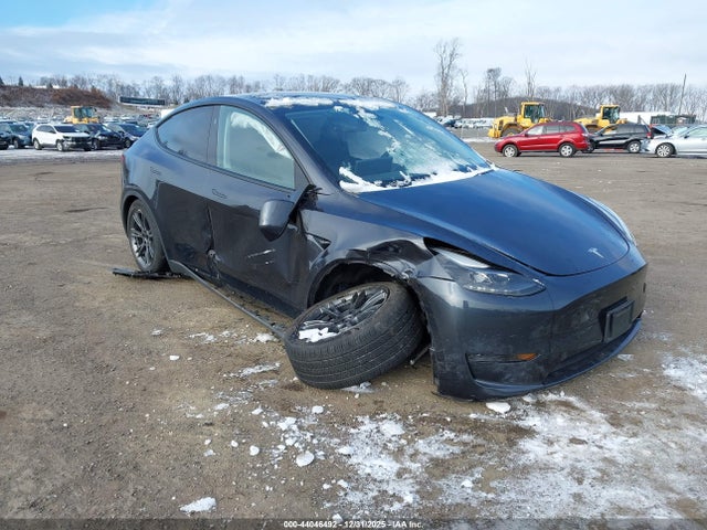 2024 TESLA MODEL Y 7SAYGDEDXRF108516 Photo 0