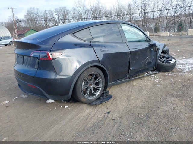 2024 TESLA MODEL Y 7SAYGDEDXRF108516 Photo 3