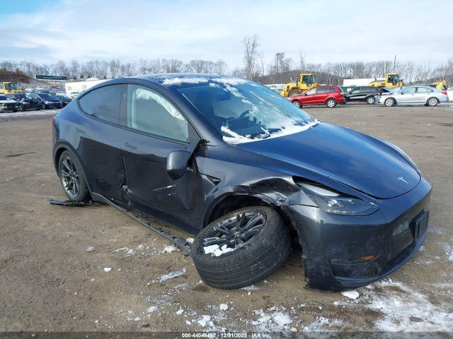 2024 TESLA MODEL Y 7SAYGDEDXRF108516 Photo 5