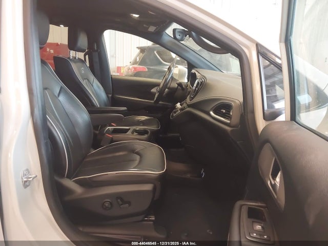2019 CHRYSLER PACIFICA HYBRID 2C4RC1N77KR605443 Photo 4