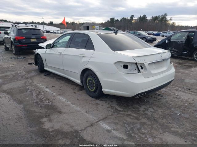 2011 MERCEDES-BENZ E 350 WDDHF8HB8BA328047 Photo 2