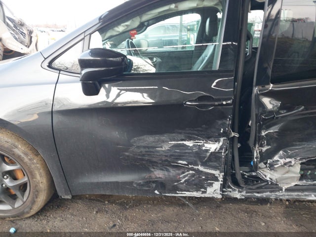 Продаж на аукціоні авто 2018 Chrysler Pacifica Touring L, vin: 2C4RC1BG0JR274319, номер лоту: 44046656
