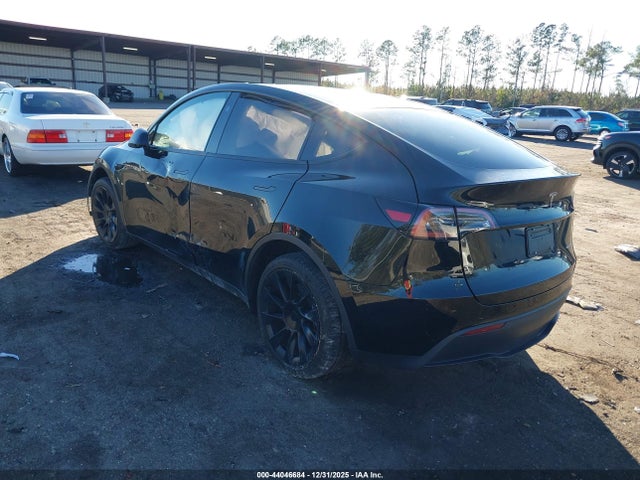 2024 TESLA MODEL Y 7SAYGDEE2RA214710 Photo 2