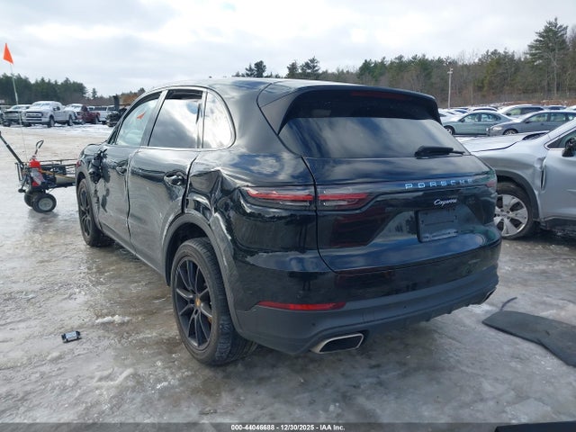 2021 PORSCHE CAYENNE WP1AA2AY3MDA01707 Photo 2