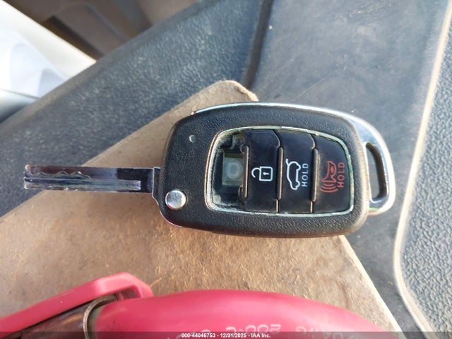 KM8SMDHF8HU181412 Hyundai Santa Fe Se