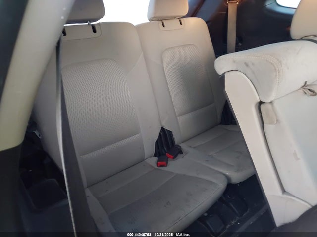 KM8SMDHF8HU181412 Hyundai Santa Fe Se