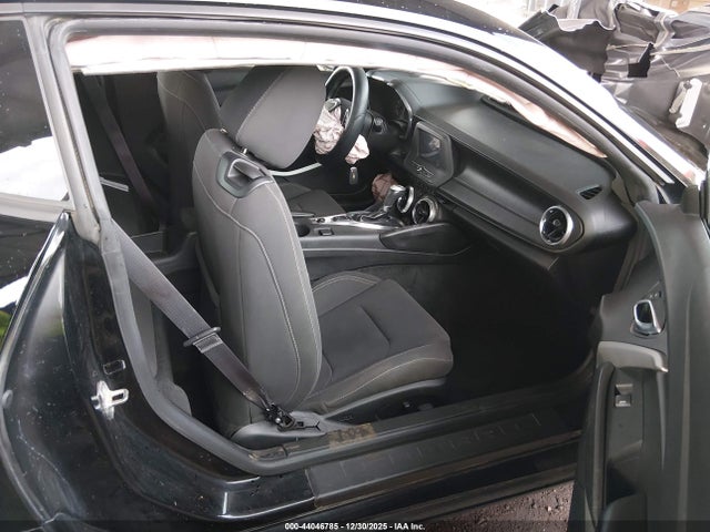 2017 CHEVROLET CAMARO 1G1FB1RX0H0158983 Photo 4