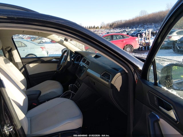 2018 Volkswagen Tiguan 2.0t Se/2.0t Sel მანქანა იყიდება აუქციონზე, vin: 3VV3B7AX4JM205283, აუქციონის ნომერი: 44046940