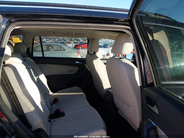 2018 Volkswagen Tiguan 2.0t Se/2.0t Sel მანქანა იყიდება აუქციონზე, vin: 3VV3B7AX4JM205283, აუქციონის ნომერი: 44046940