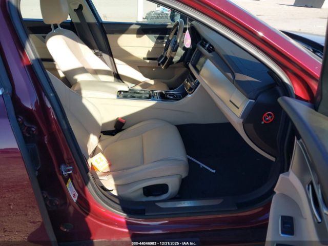 2017 JAGUAR XF SAJBD4BV2HCY51953 Photo 4