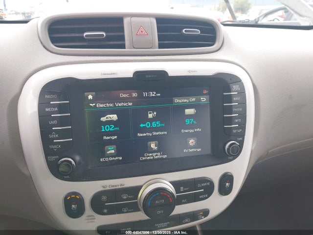 KIA Soul Ev + 2016 KNDJX3AE2G7007593 Image 14