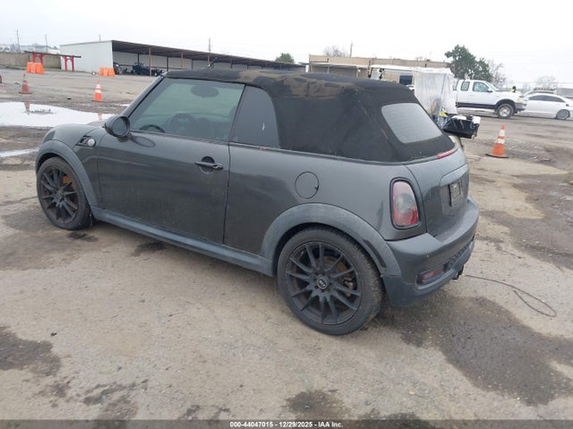 2011 MINI COOPER S WMWZP3C56BTX83111 Photo 2