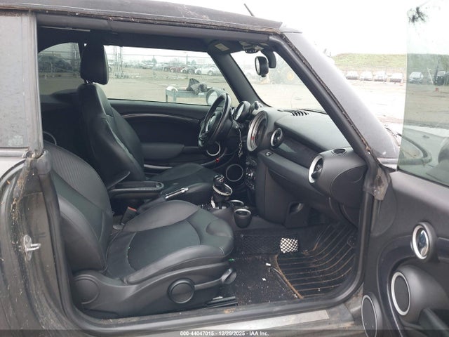 2011 MINI COOPER S WMWZP3C56BTX83111 Photo 4