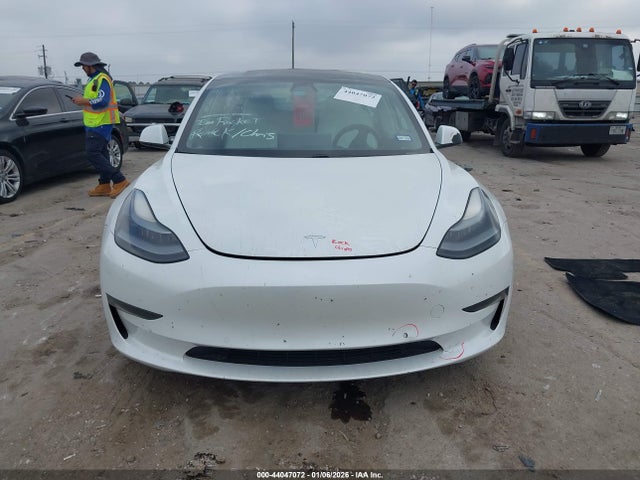 44047072 :رقم المزاد ، 5YJ3E1EA3MF048329 vin ، 2021 Tesla Model 3 Standard Range Plus Rear-wheel Drive مزاد بيع