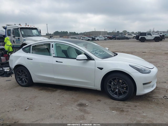44047072 :رقم المزاد ، 5YJ3E1EA3MF048329 vin ، 2021 Tesla Model 3 Standard Range Plus Rear-wheel Drive مزاد بيع