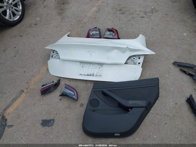 44047072 :رقم المزاد ، 5YJ3E1EA3MF048329 vin ، 2021 Tesla Model 3 Standard Range Plus Rear-wheel Drive مزاد بيع