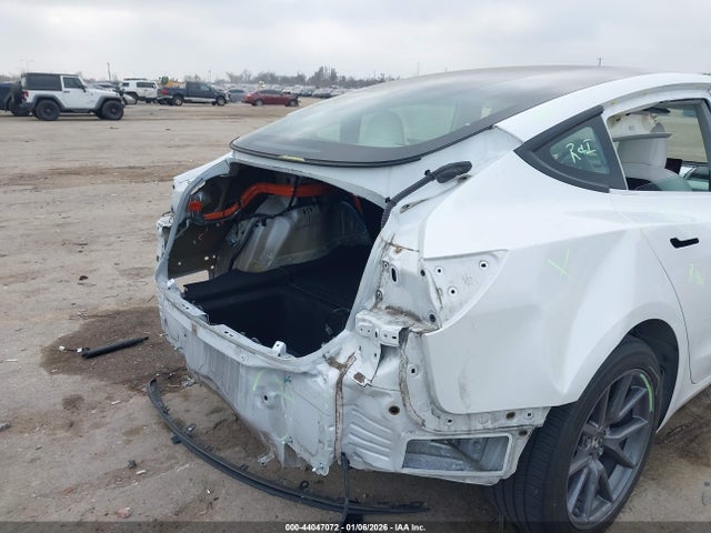 44047072 :رقم المزاد ، 5YJ3E1EA3MF048329 vin ، 2021 Tesla Model 3 Standard Range Plus Rear-wheel Drive مزاد بيع