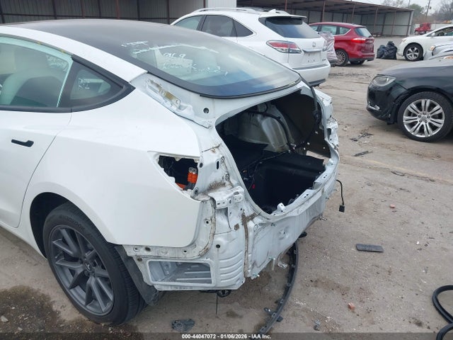 44047072 :رقم المزاد ، 5YJ3E1EA3MF048329 vin ، 2021 Tesla Model 3 Standard Range Plus Rear-wheel Drive مزاد بيع