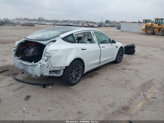 44047072 :رقم المزاد ، 5YJ3E1EA3MF048329 vin ، 2021 Tesla Model 3 Standard Range Plus Rear-wheel Drive مزاد بيع