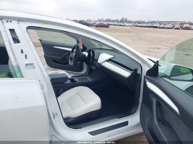 44047072 :رقم المزاد ، 5YJ3E1EA3MF048329 vin ، 2021 Tesla Model 3 Standard Range Plus Rear-wheel Drive مزاد بيع