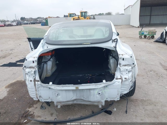 44047072 :رقم المزاد ، 5YJ3E1EA3MF048329 vin ، 2021 Tesla Model 3 Standard Range Plus Rear-wheel Drive مزاد بيع