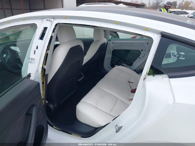 44047072 :رقم المزاد ، 5YJ3E1EA3MF048329 vin ، 2021 Tesla Model 3 Standard Range Plus Rear-wheel Drive مزاد بيع