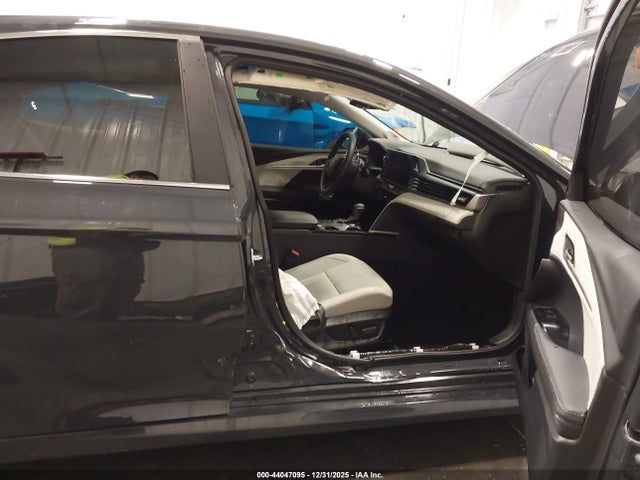 Toyota CAMRY XLE 2025 4T1DAACK2SU077610 Image 5