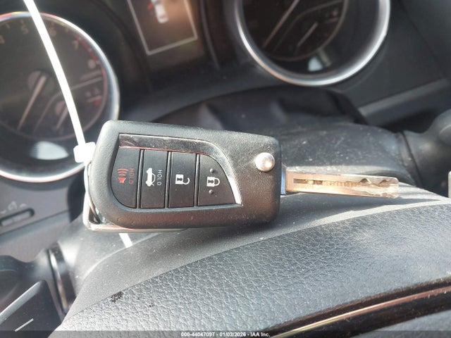 4T1B11HK3JU663313 Toyota CAMRY SE