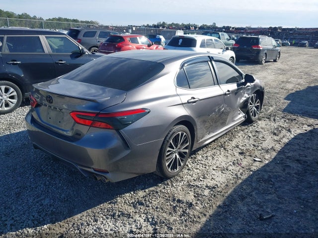 4T1B11HK3JU663313 Toyota CAMRY SE