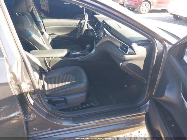 4T1B11HK3JU663313 Toyota CAMRY SE