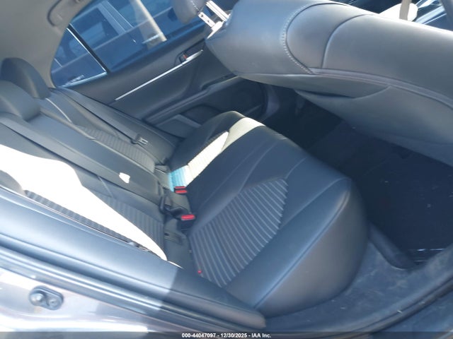 4T1B11HK3JU663313 Toyota CAMRY SE