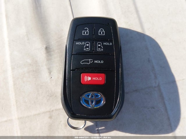 5TDJSKFC7RS111800 Toyota SIENNA XLE