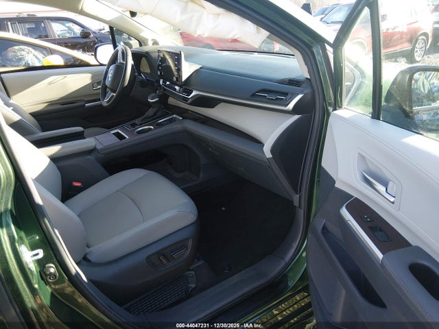 5TDJSKFC7RS111800 Toyota SIENNA XLE