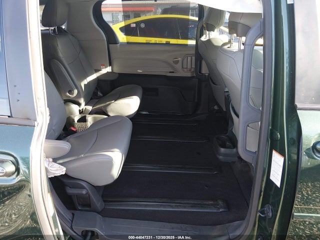 5TDJSKFC7RS111800 Toyota SIENNA XLE
