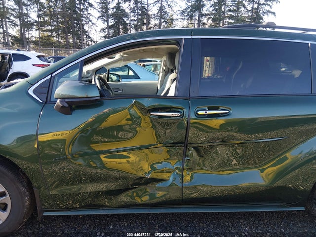 5TDJSKFC7RS111800 Toyota SIENNA XLE