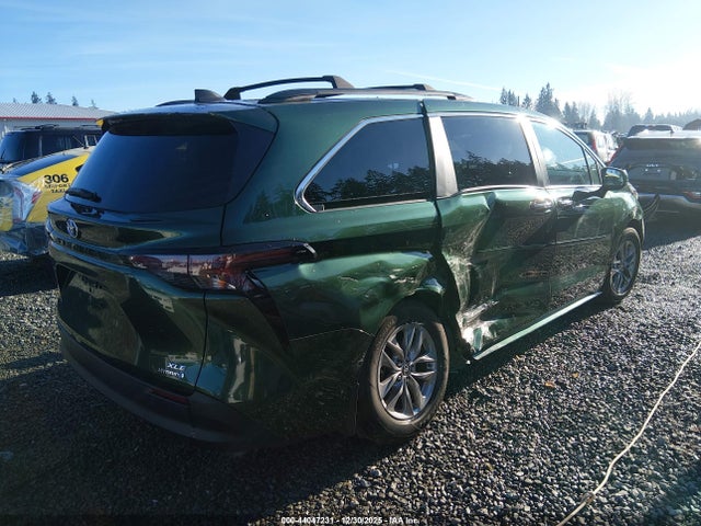 5TDJSKFC7RS111800 Toyota SIENNA XLE