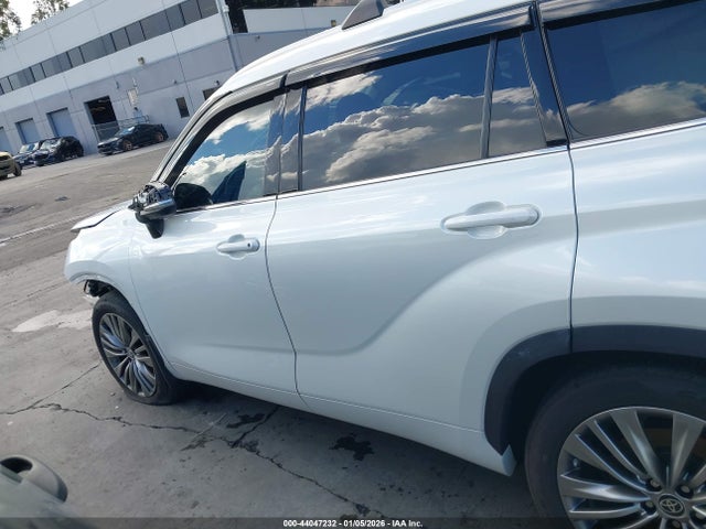 Toyota Highlander Platinum 2022 5TDFZRAH8NS095582 Image 15