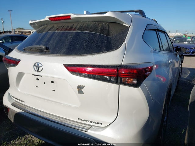 Toyota Highlander Platinum 2022 5TDFZRAH8NS095582 Image 4
