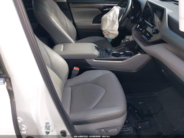 Toyota Highlander Platinum 2022 5TDFZRAH8NS095582 Image 5