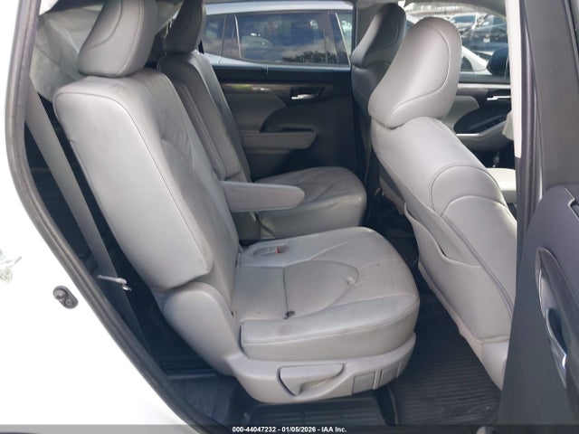 Toyota Highlander Platinum 2022 5TDFZRAH8NS095582 Image 8