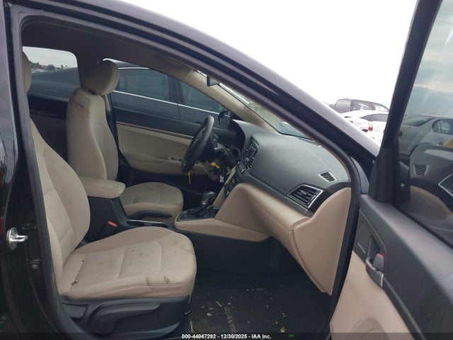 5NPD74LF3JH298763 Hyundai ELANTRA SE