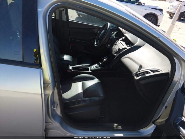 2016 FORD FOCUS 1FADP3F25GL360077 Photo 4